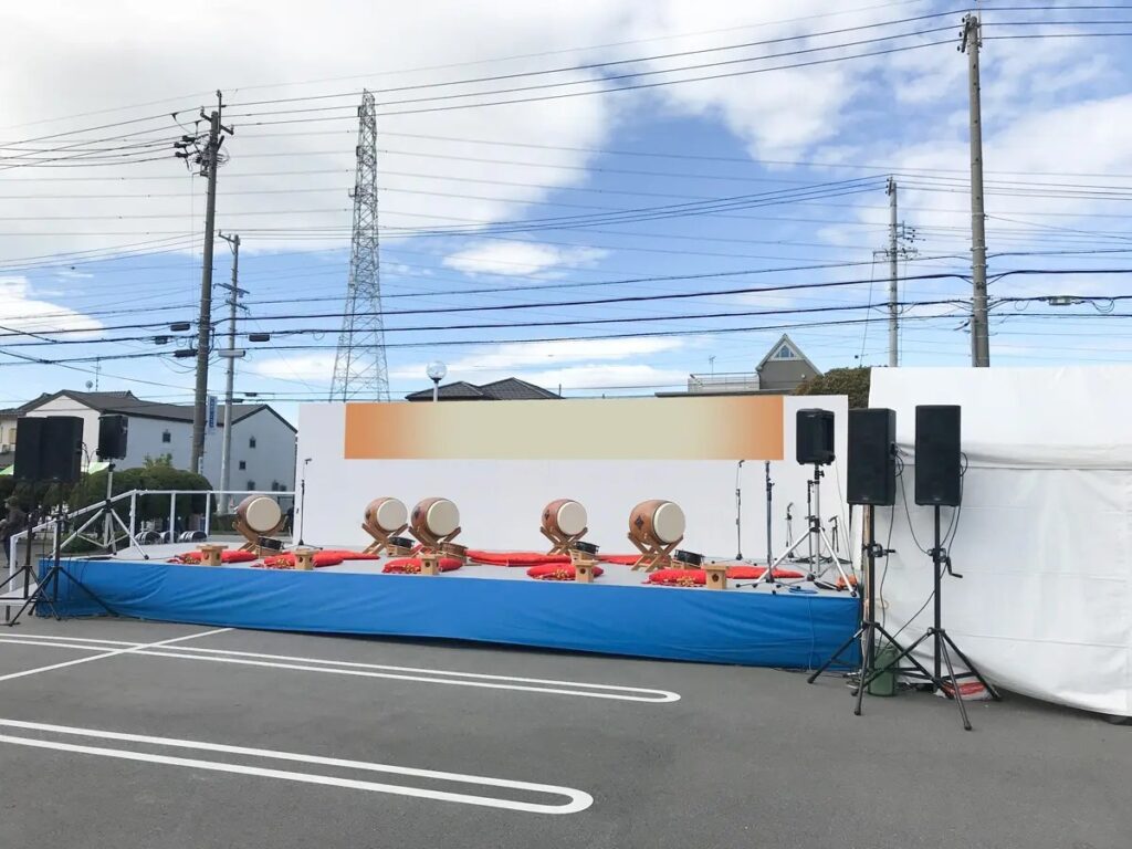 愛知県で行われた町民祭りでバックパネルステージを使用1