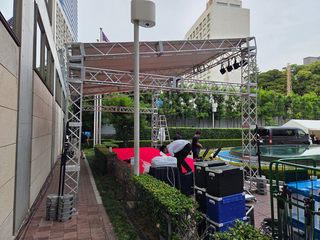 東京で記念祭典用のルーフステージを設営しました！3