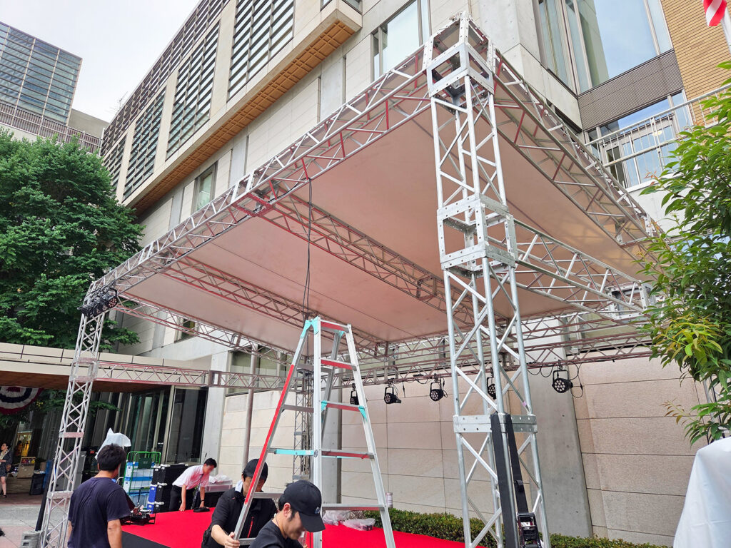 東京で記念祭典用のルーフステージを設営しました！5