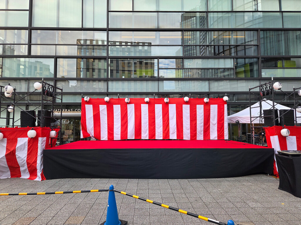 東京都千代田区で設営した盆踊りステージ 3