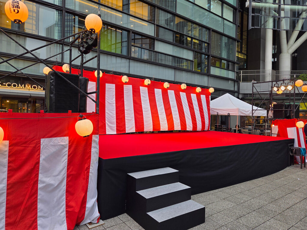 東京都千代田区で設営した盆踊りステージ 5