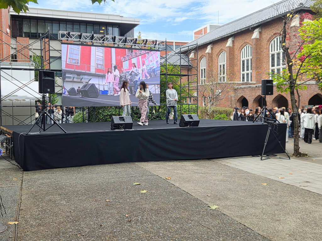 【2025】葛飾区の大学祭で3間×5間イントレステージ設営 1