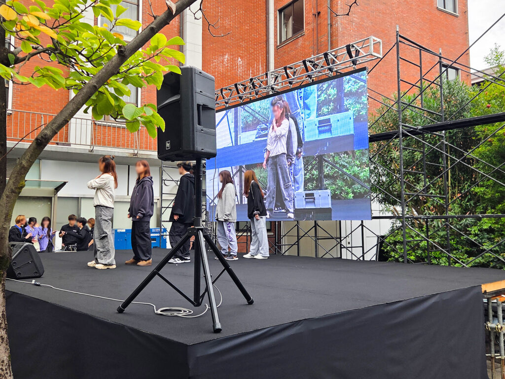 【2025】葛飾区の大学祭で3間×5間イントレステージ設営 4