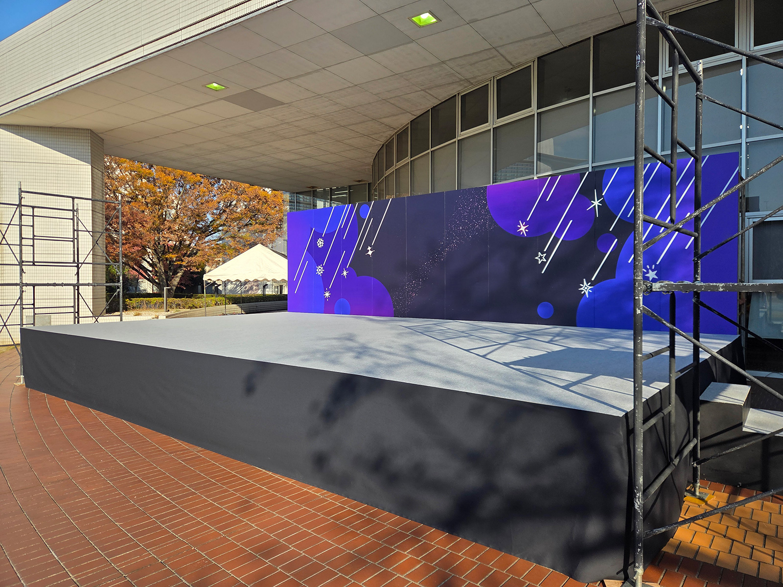 【2025年】東京の大学で行われた学園祭でステージを施工しました! 3