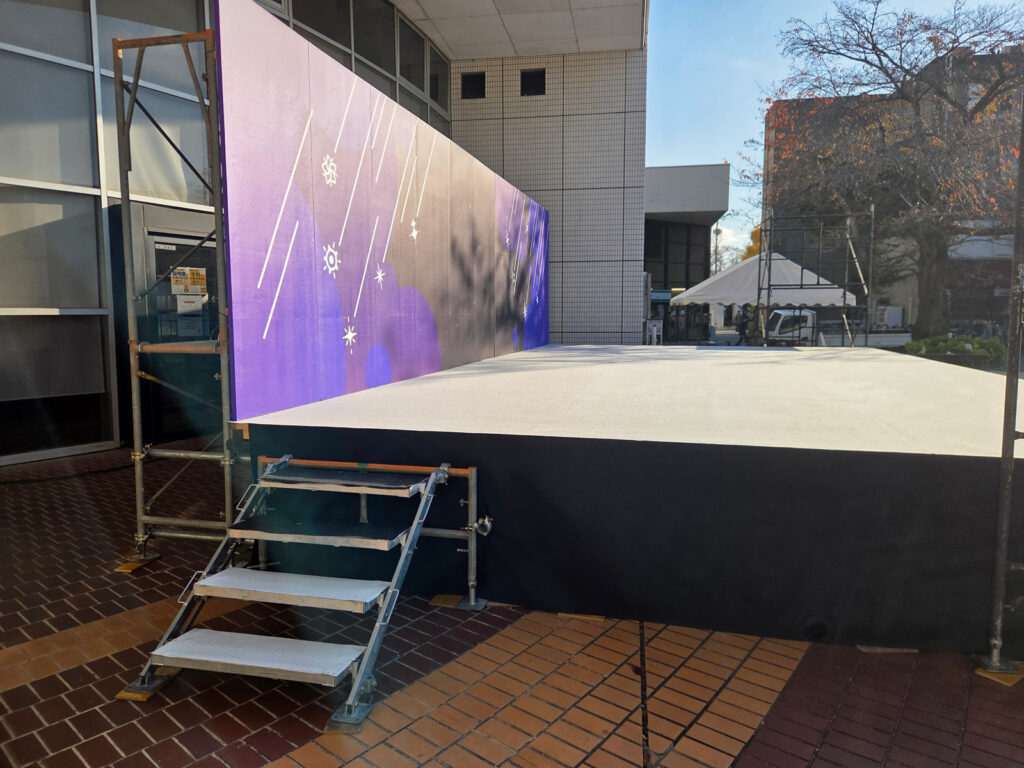 【2025年】東京の大学で行われた学園祭でステージを施工しました! 4