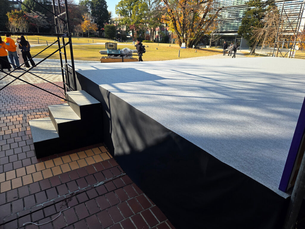 【2025年】東京の大学で行われた学園祭でステージを施工しました! 7