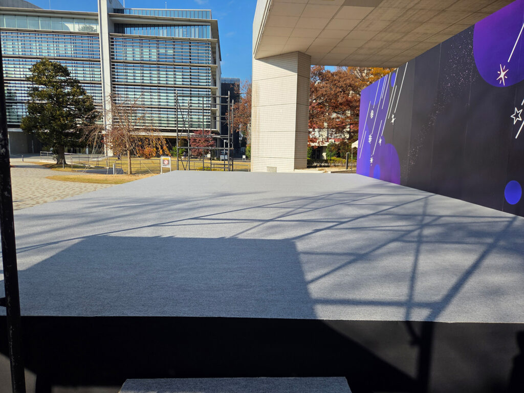 【2025年】東京の大学で行われた学園祭でステージを施工しました! 8