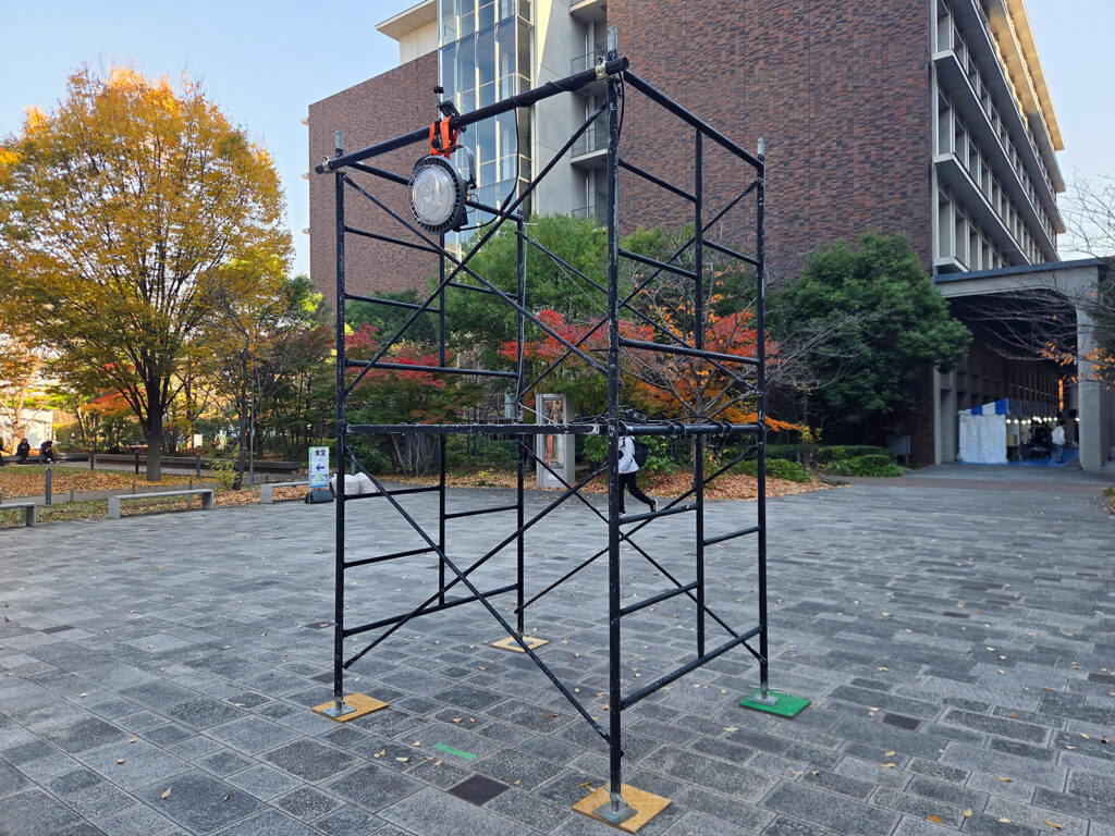 葛飾区の大学祭でベーシックステージを設営2