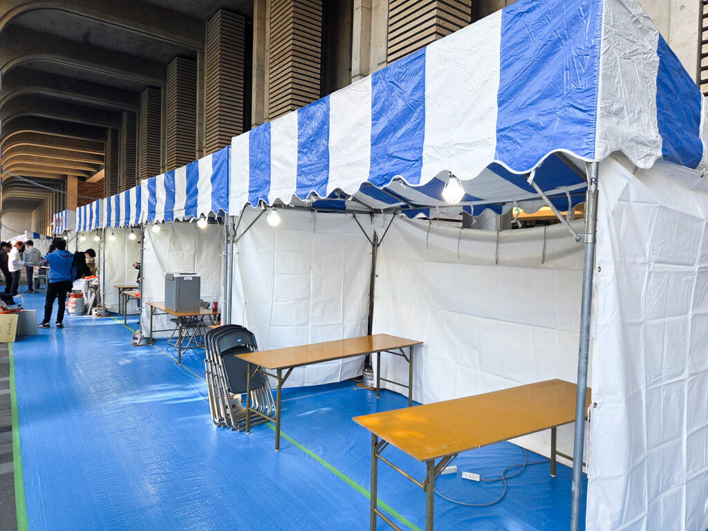 葛飾区の大学祭でベーシックステージを設営4