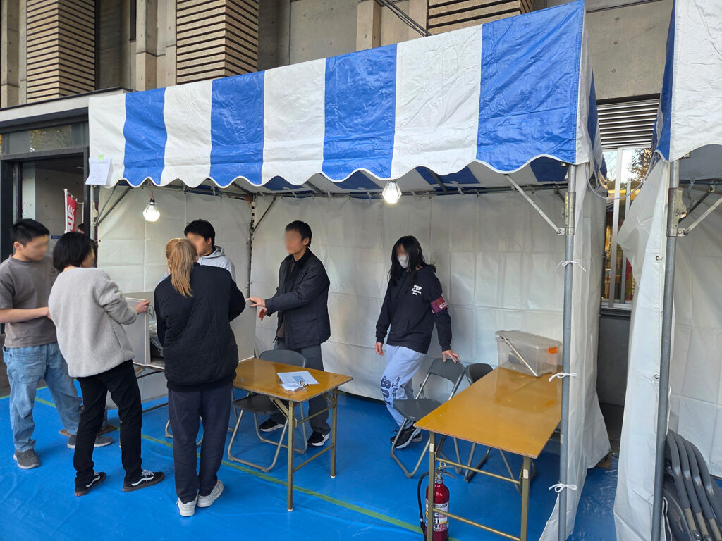 葛飾区の大学祭でベーシックステージを設営6