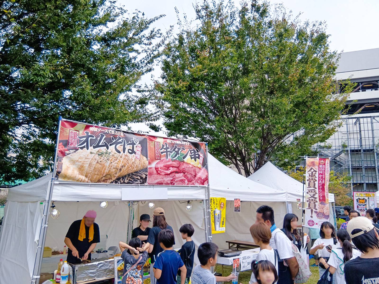 東京都足立区で行われた食と音楽の祭典にて、トラスルーフステージを施工9